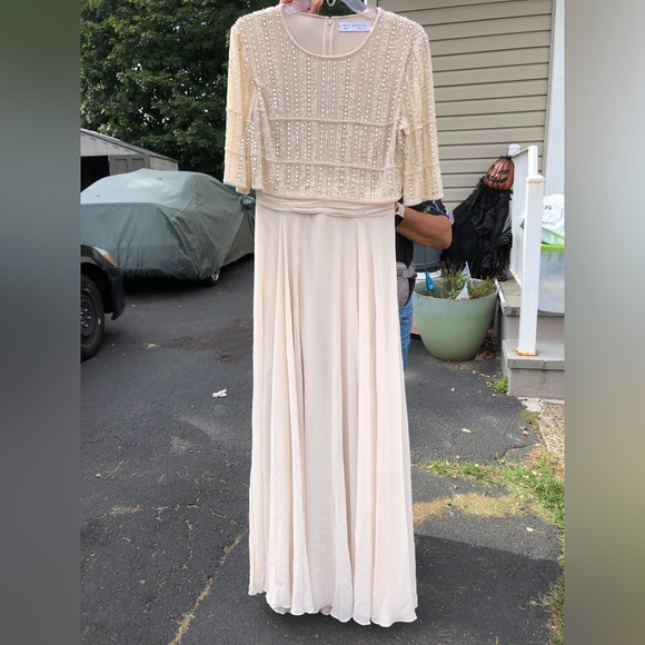 Formal dress color nude size 8 - Picture 1 of 3